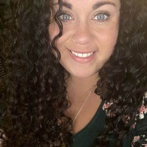 Meet your Posher, Lauren elizabeth